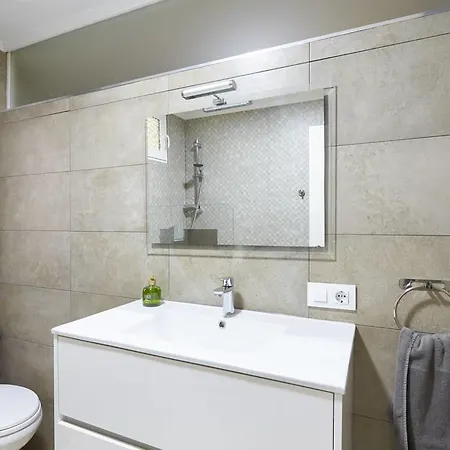 Aca Y Alla Apartamento Alfonso El Batallador Pamplona Exterior photo